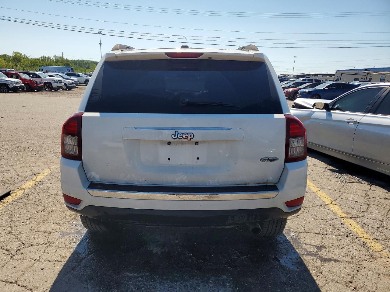 2017 Jeep Compass Latitude White vin: 1C4NJCEB7HD156023