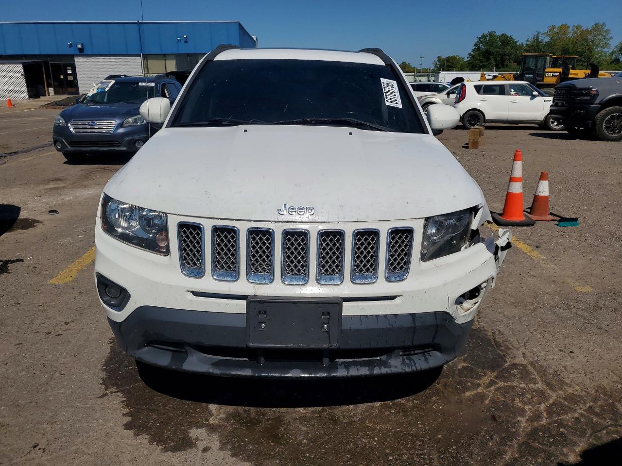 2017 Jeep Compass Latitude White vin: 1C4NJCEB7HD156023