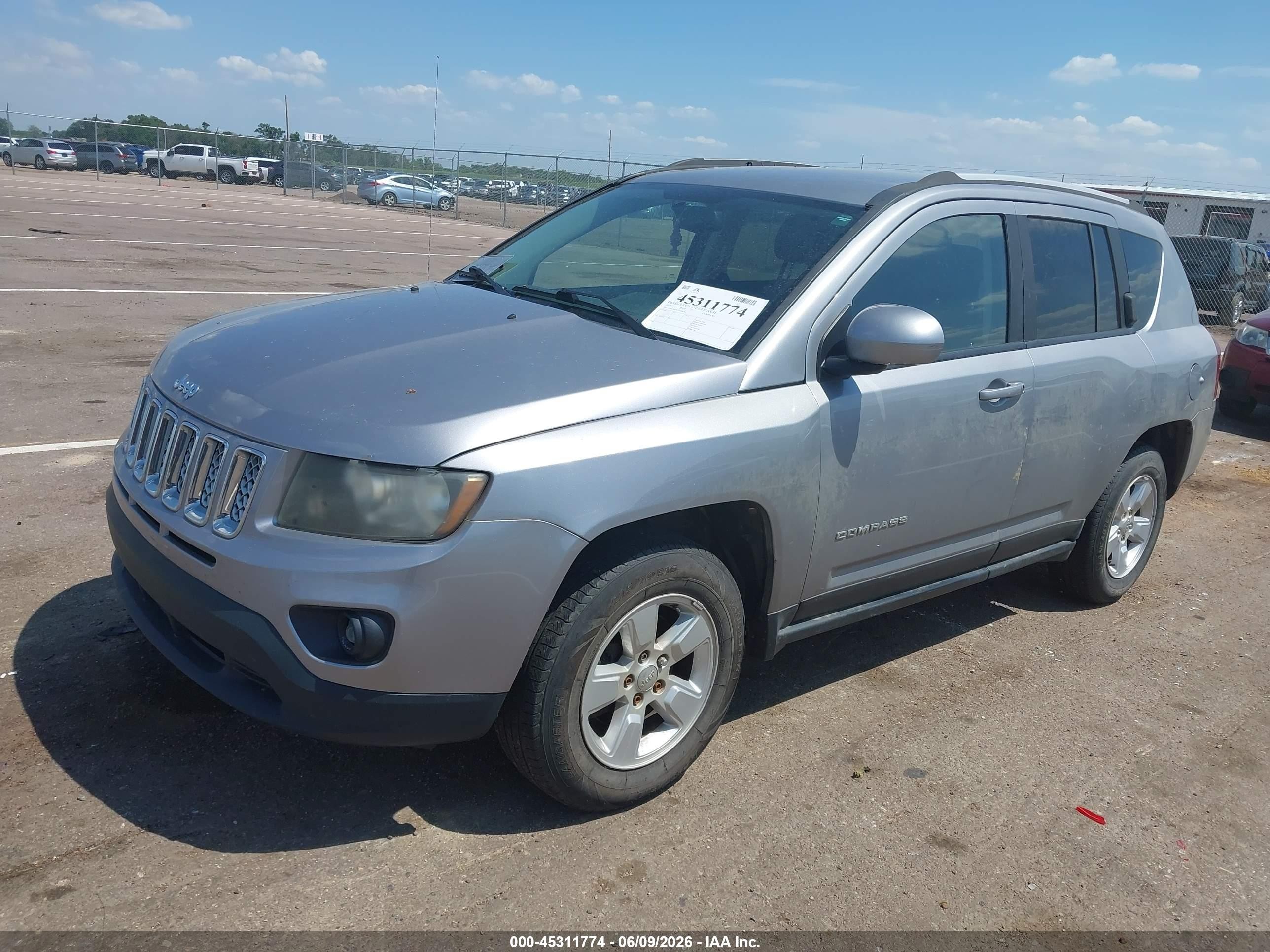 2017 Jeep Compass Latitude Fwd Gray vin: 1C4NJCEB7HD206564