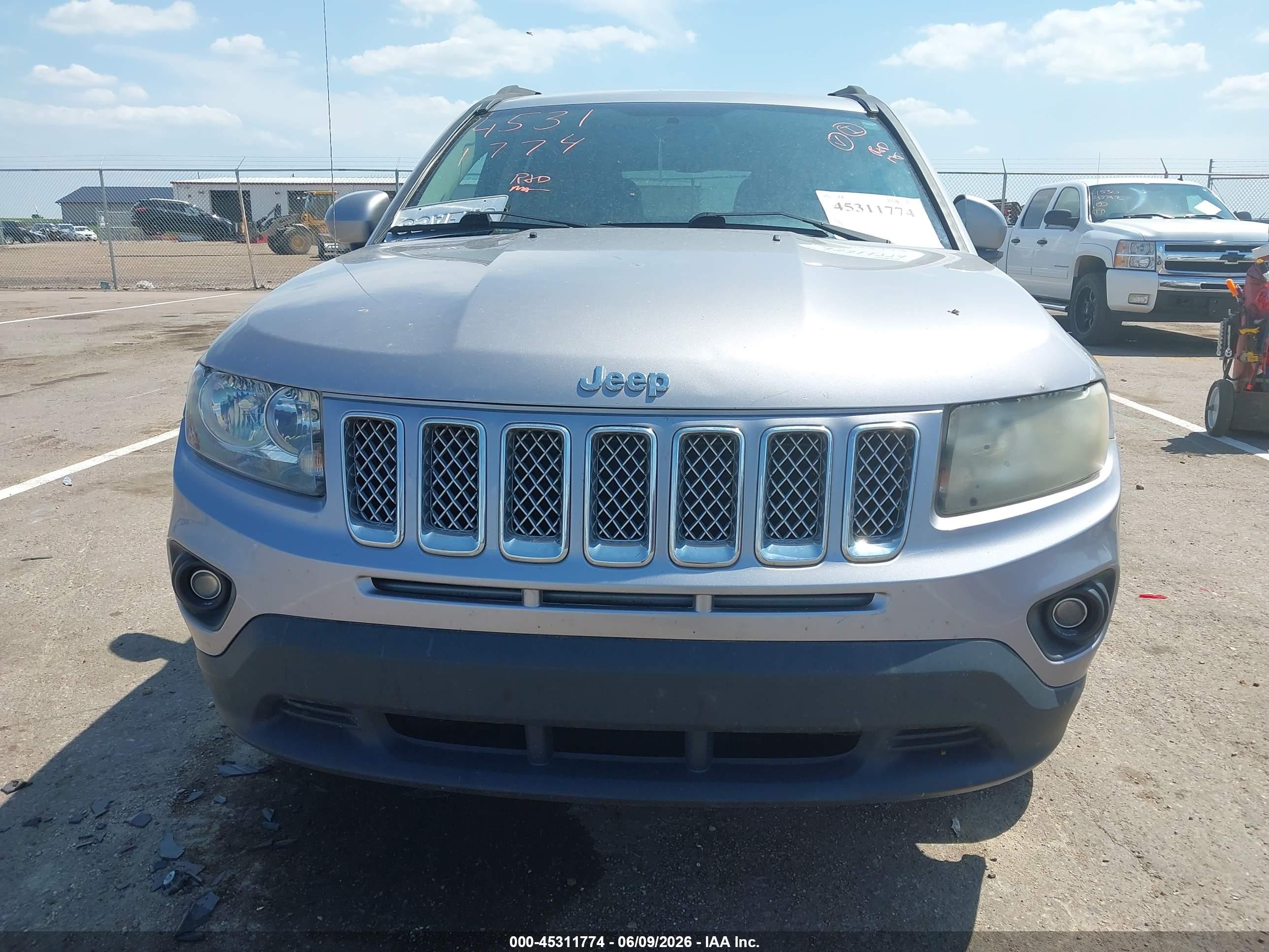 2017 Jeep Compass Latitude Fwd Gray vin: 1C4NJCEB7HD206564
