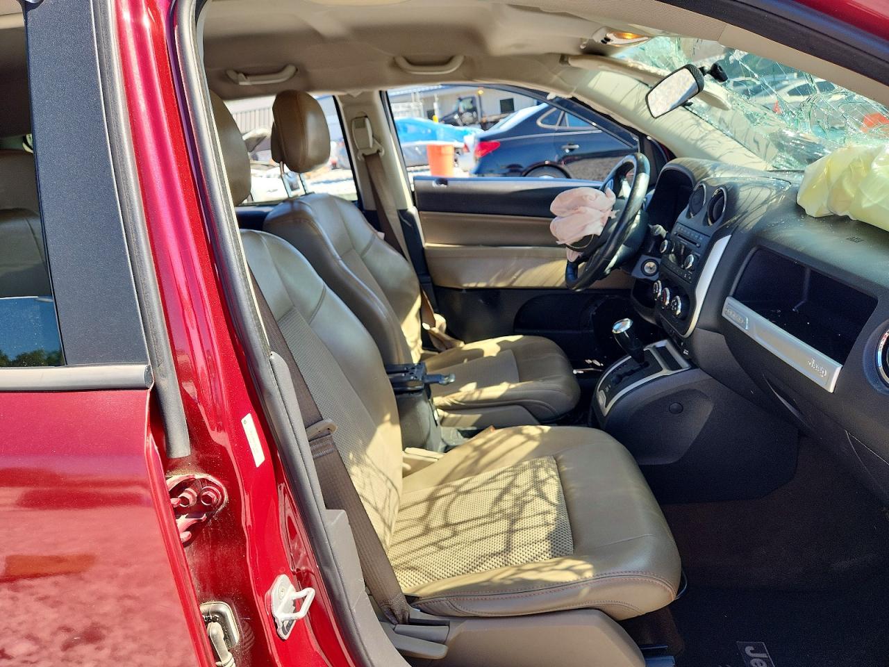 2014 Jeep Compass Latitude Red vin: 1C4NJCEB8ED529453