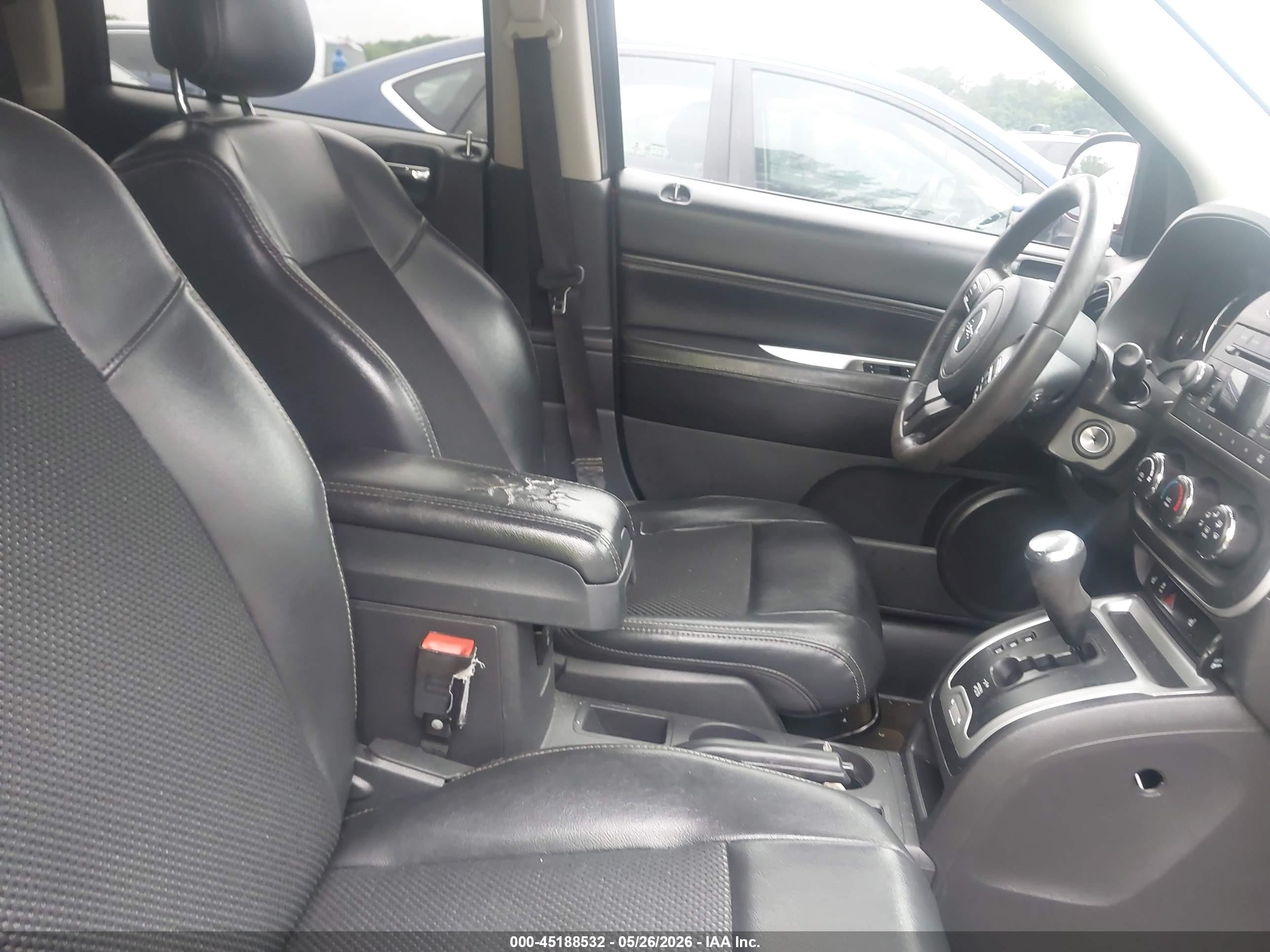 2014 Jeep Compass Latitude Red vin: 1C4NJCEBXED522245