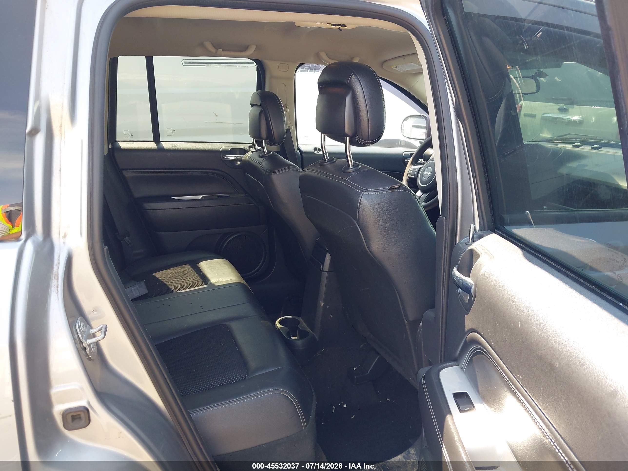 2014 Jeep Compass Sport/north Серебряный vin: 1C4NJDAB2ED835088
