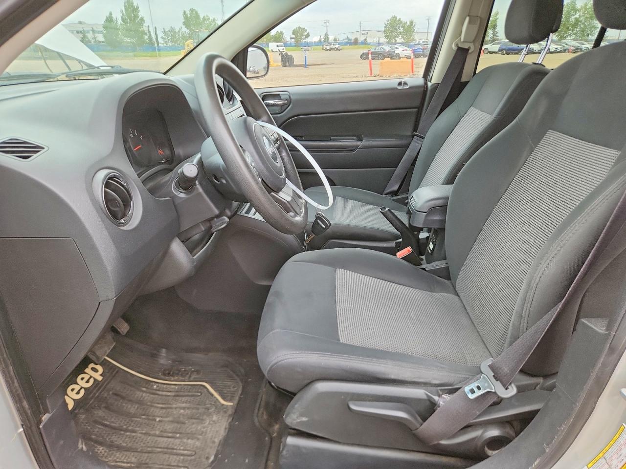 2012 Jeep Compass Silver vin: 1C4NJDABXCD663292