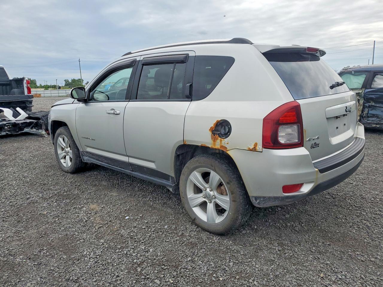 2014 Jeep Compass Sport Silver vin: 1C4NJDABXED566029