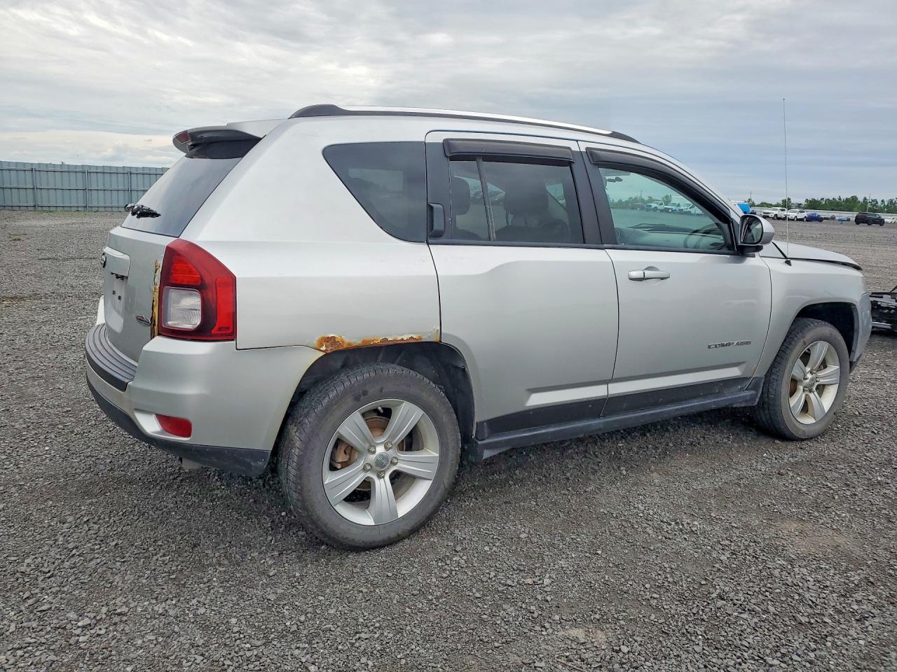 2014 Jeep Compass Sport Silver vin: 1C4NJDABXED566029