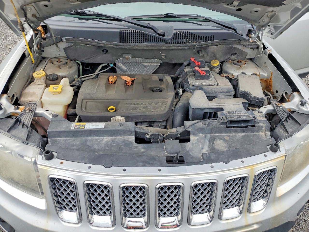 2014 Jeep Compass Sport Silver vin: 1C4NJDABXED566029