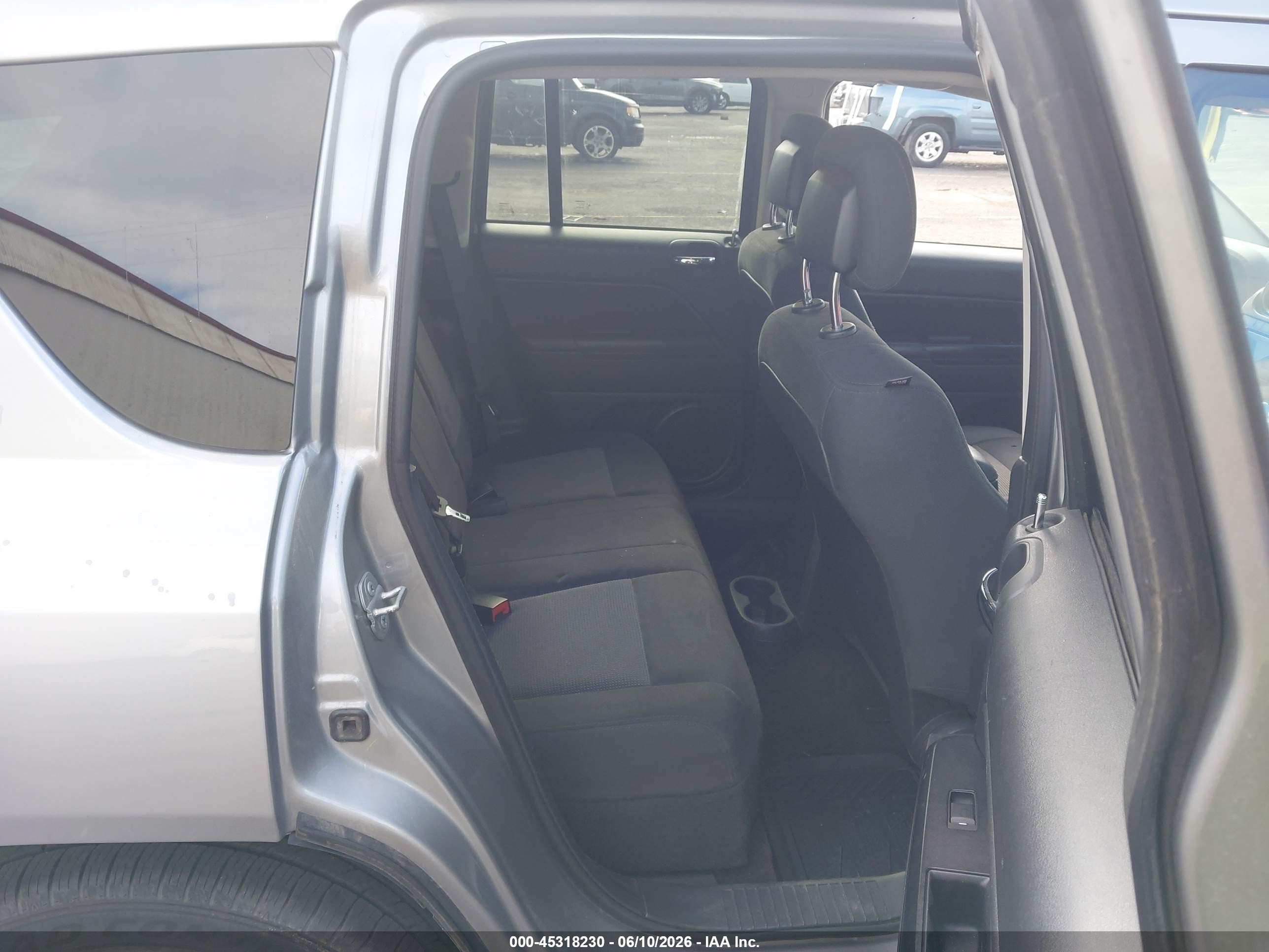 2015 Jeep Compass Sport Silver vin: 1C4NJDBB0FD316766