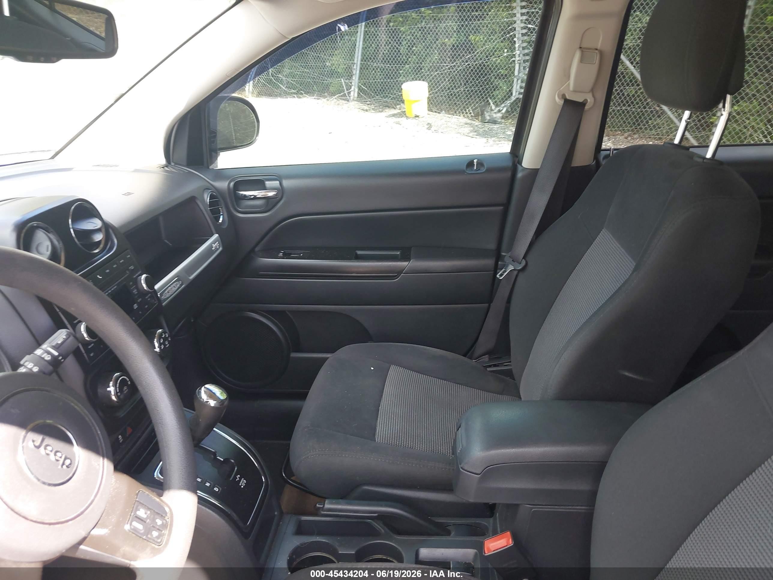 2014 Jeep Compass Sport White vin: 1C4NJDBB1ED623040