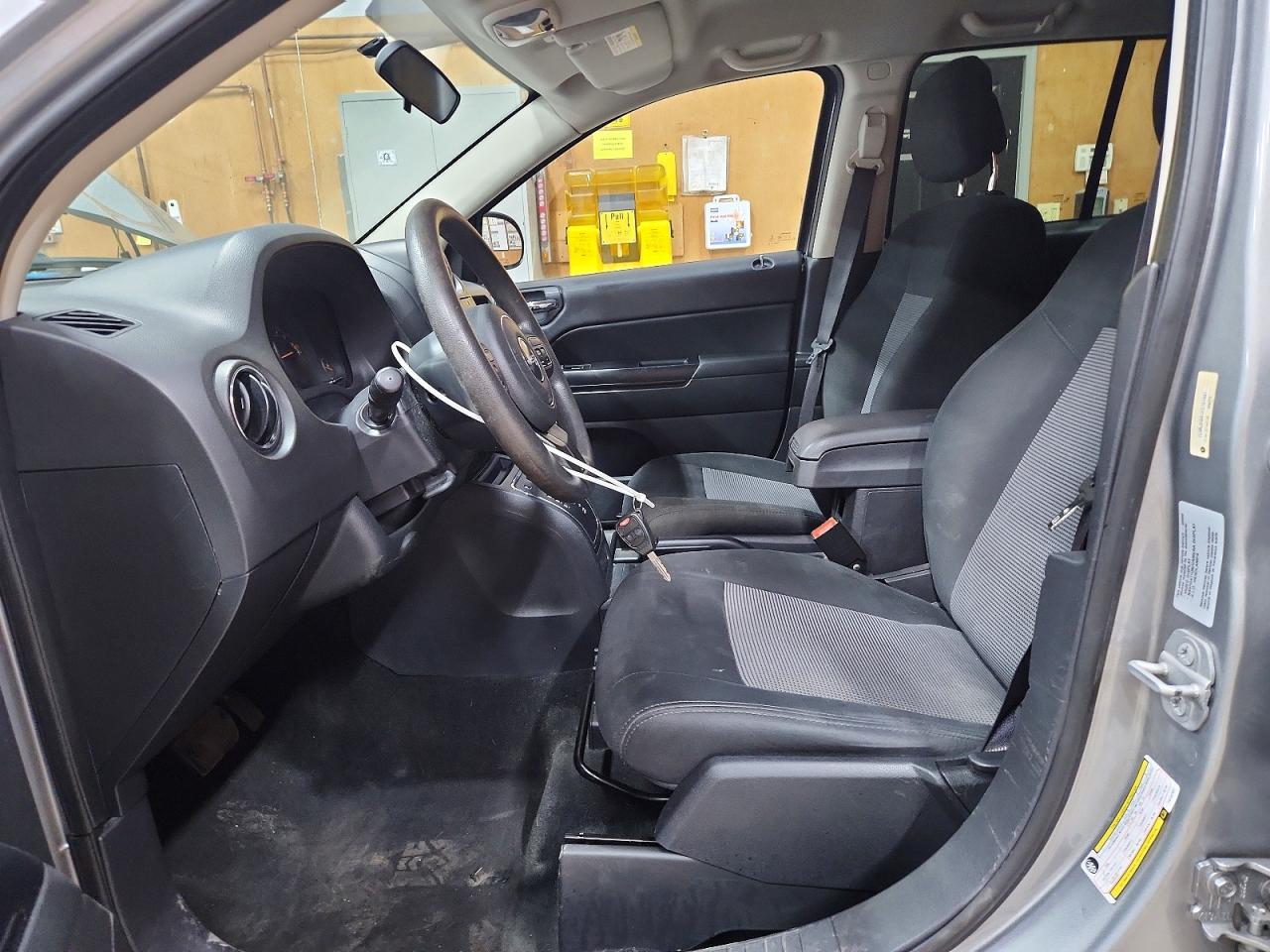 2015 Jeep Compass Sport Silver vin: 1C4NJDBB1FD197447