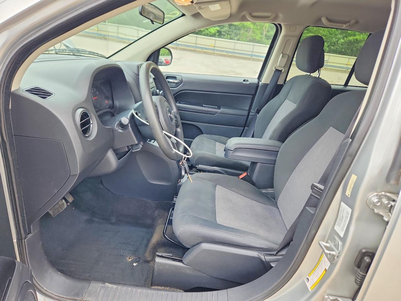 2013 Jeep Compass Sport Silver vin: 1C4NJDBB2DD174157