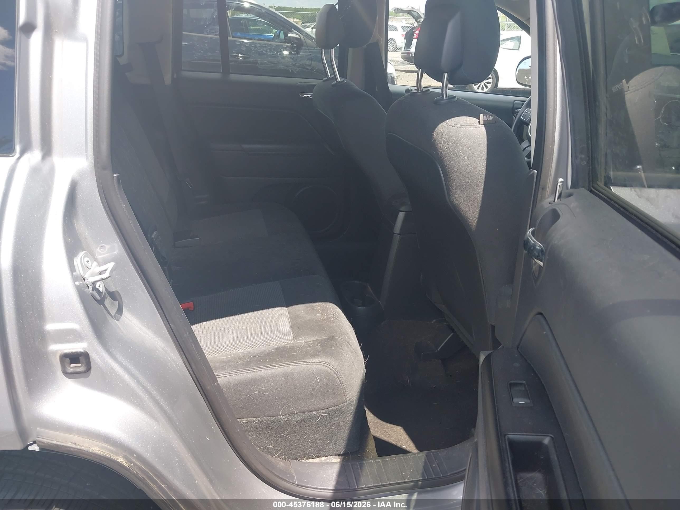 2015 Jeep Compass Sport Silver vin: 1C4NJDBB2FD282720