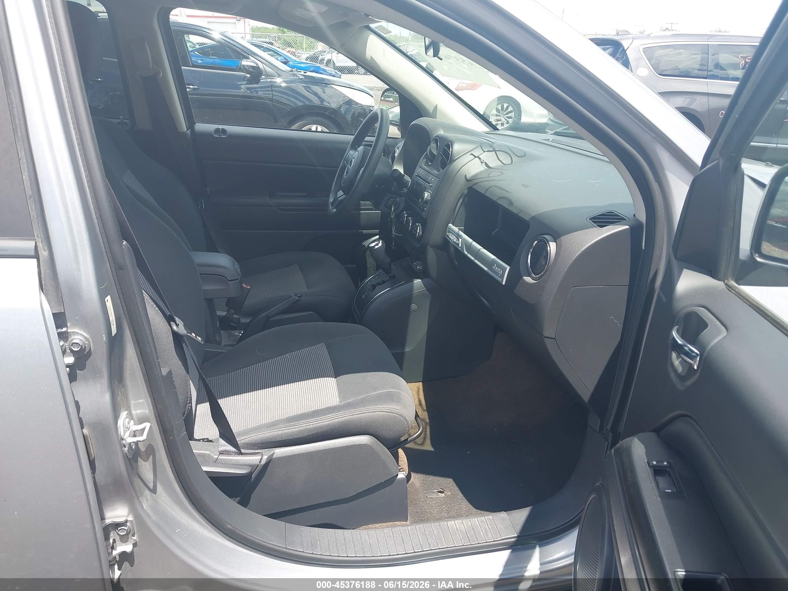 2015 Jeep Compass Sport Silver vin: 1C4NJDBB2FD282720
