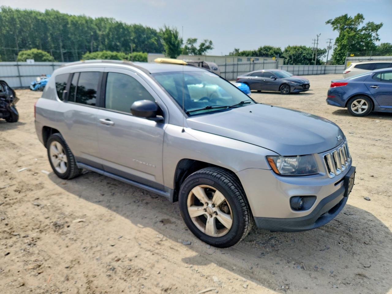 2015 Jeep Compass Sport Серебряный vin: 1C4NJDBB3FD416621