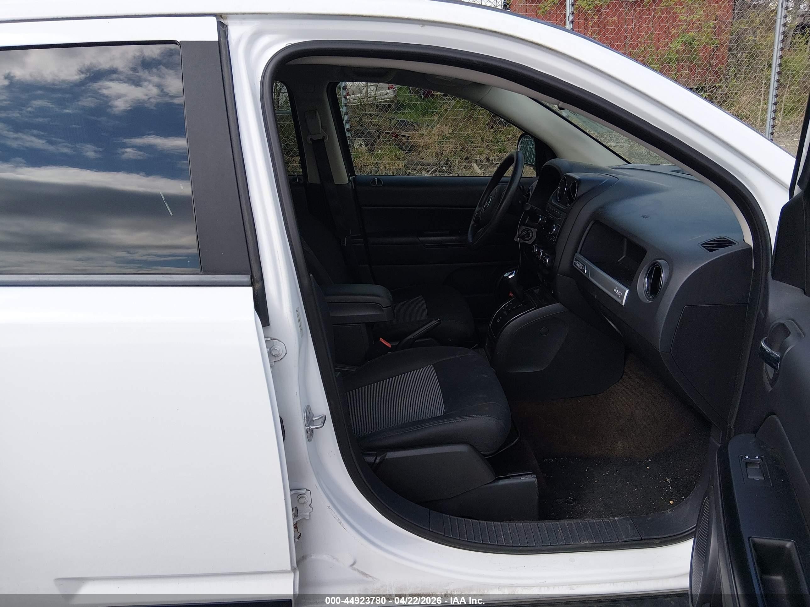 2014 Jeep Compass Sport Белый vin: 1C4NJDBB4ED661250