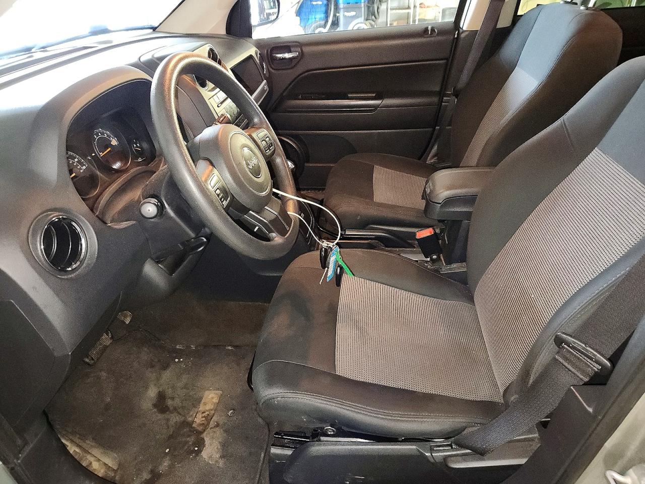 2014 Jeep Compass Sport Серебряный vin: 1C4NJDBB6ED780854