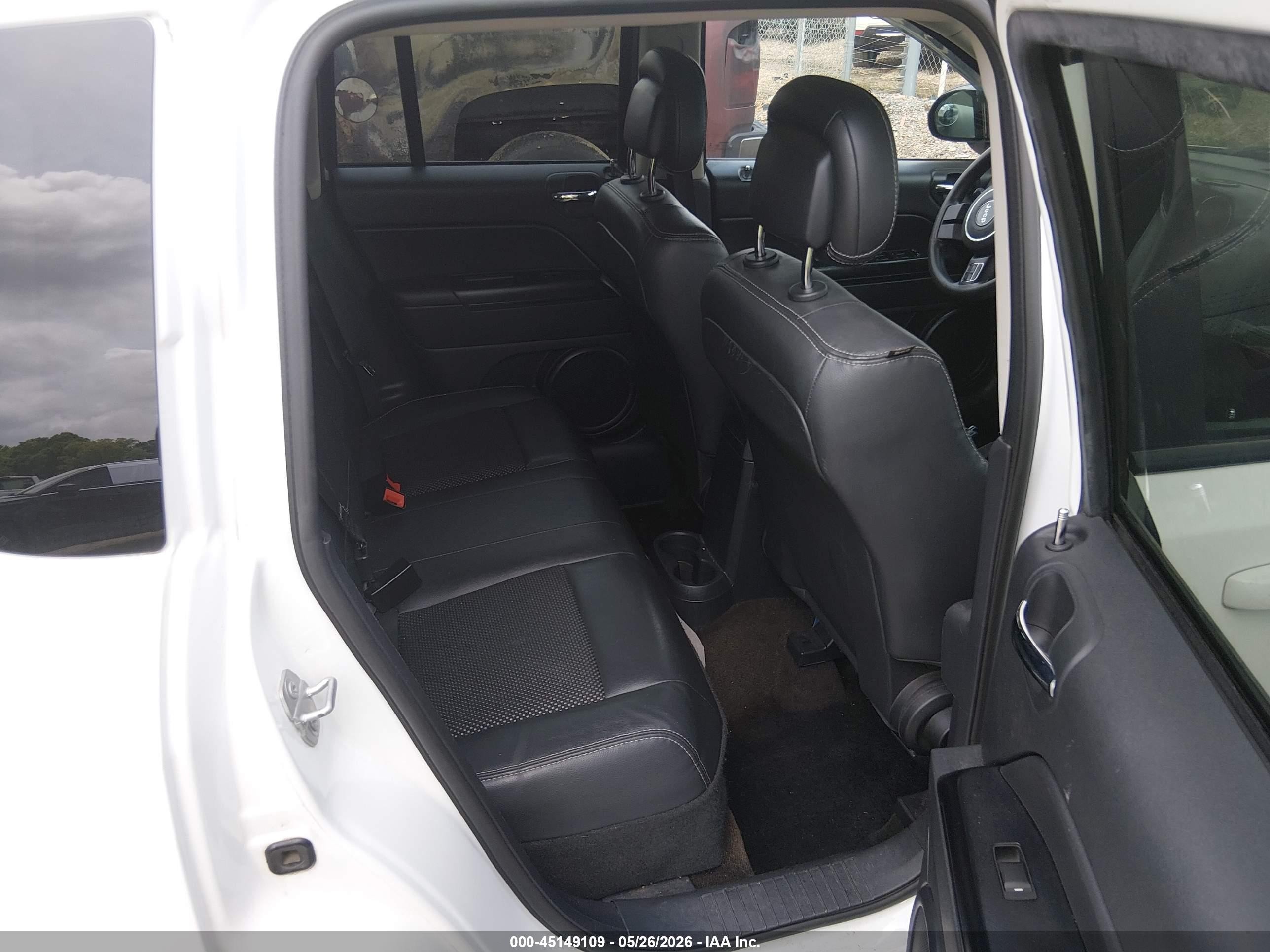 2015 Jeep Compass Altitude Edition White vin: 1C4NJDBB6FD325181