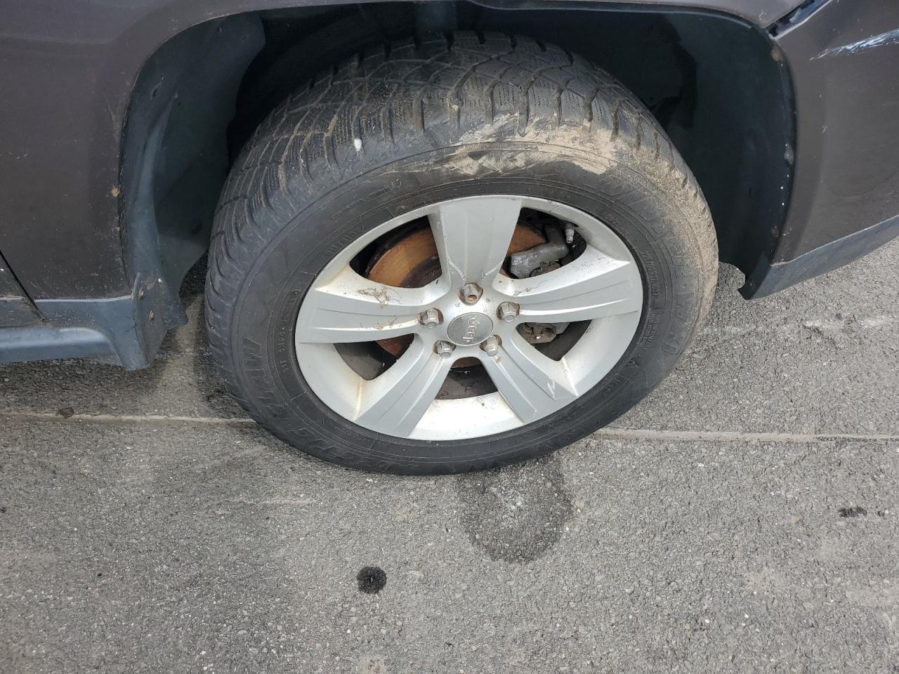 2015 Jeep Compass Sport Gray vin: 1C4NJDBB8FD257191 Damage: Right Front Wheel, Curb Rash, > 12 Inches