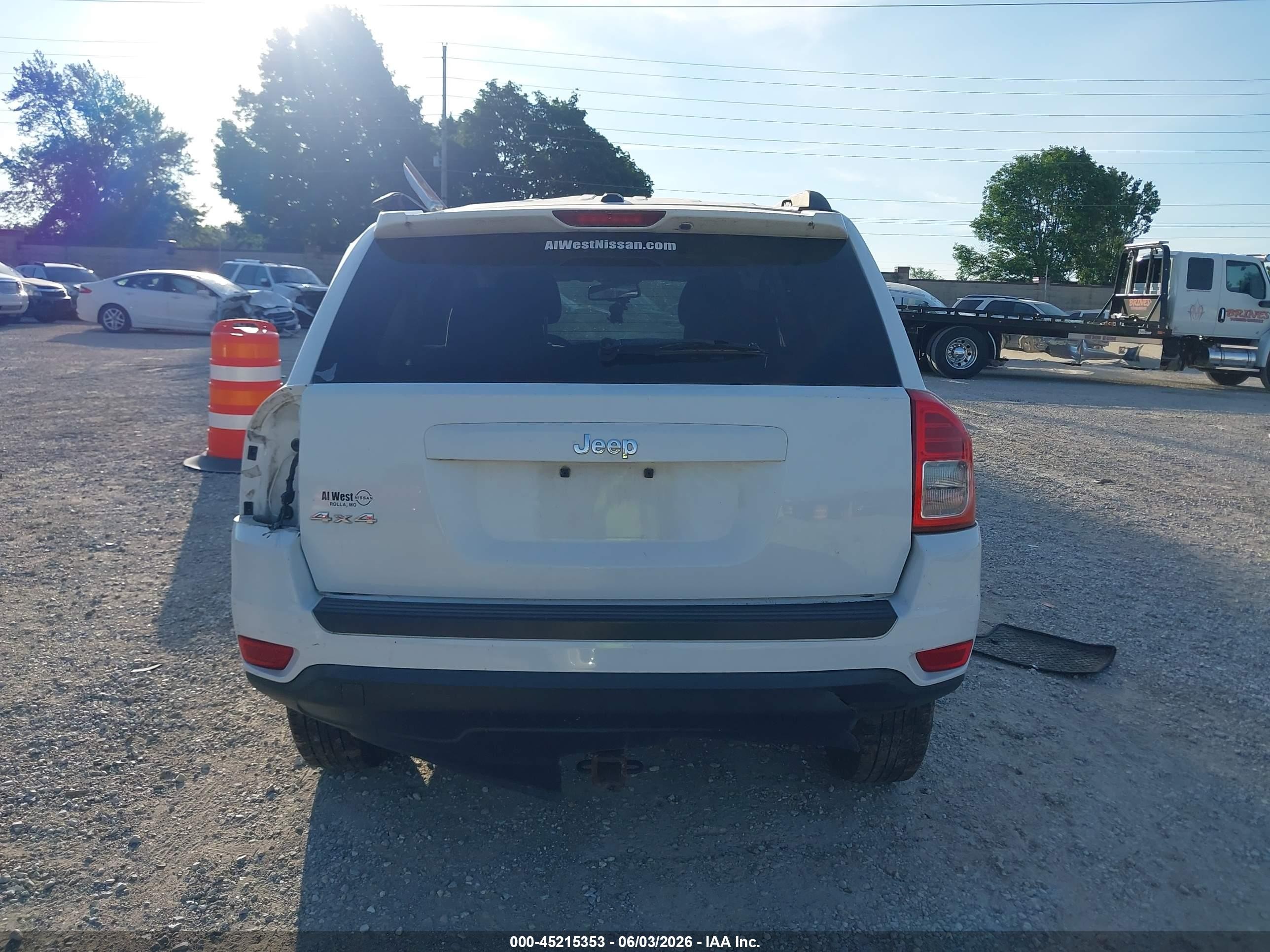 2012 Jeep Compass Sport White vin: 1C4NJDBBXCD630582