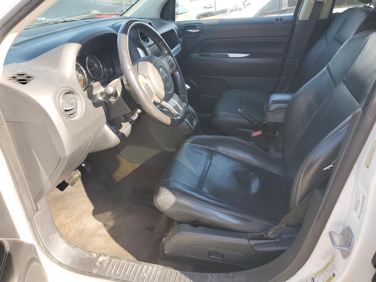 2014 Jeep Compass Limited Белый vin: 1C4NJDCB8ED705099 Damage: Left Front Seat Molding, Broken, Replacement Required