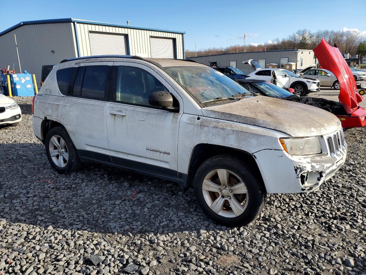 2013 Jeep Compass White vin: 1C4NJDEB0DD140410