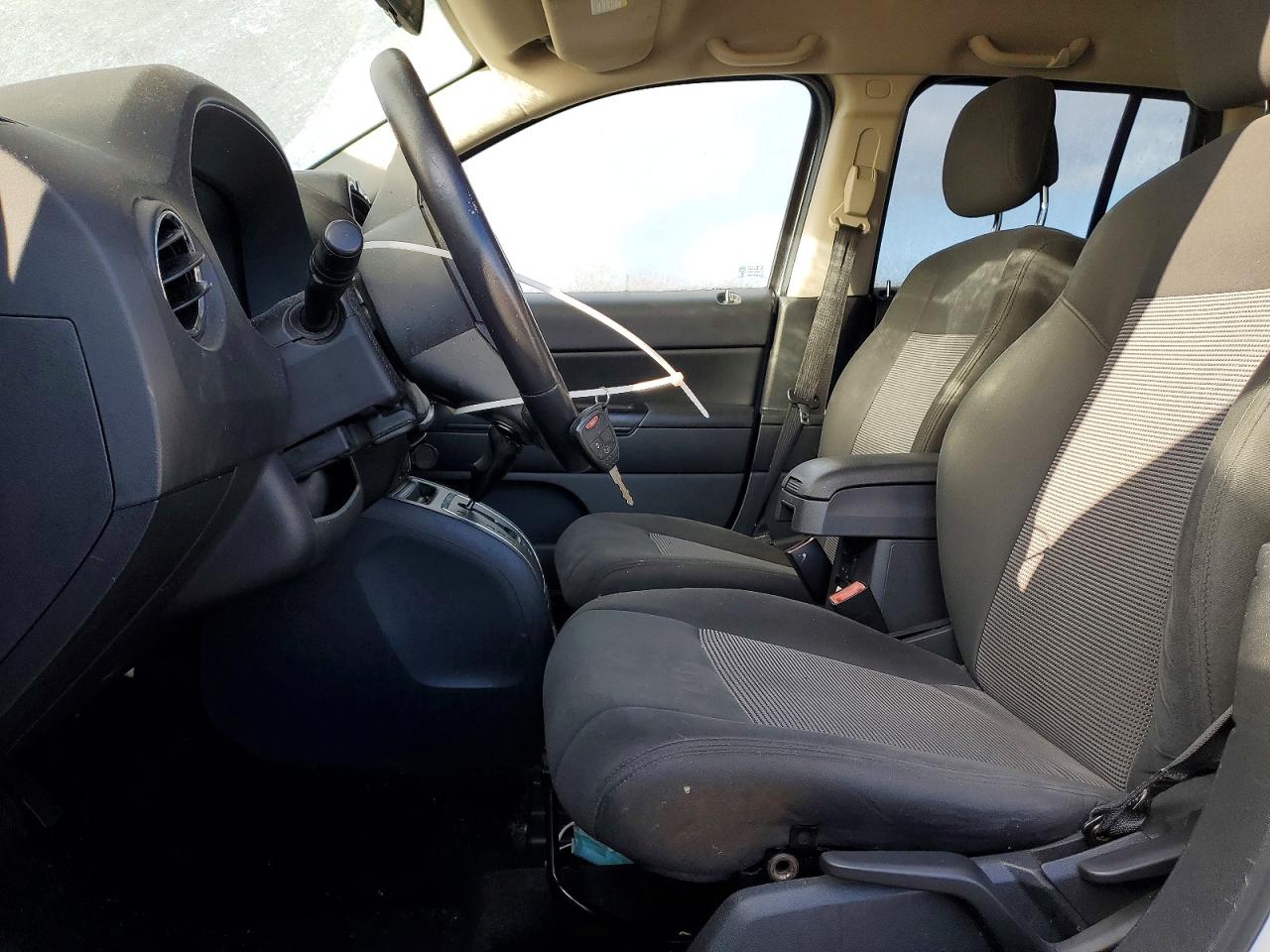2013 Jeep Compass White vin: 1C4NJDEB0DD140410