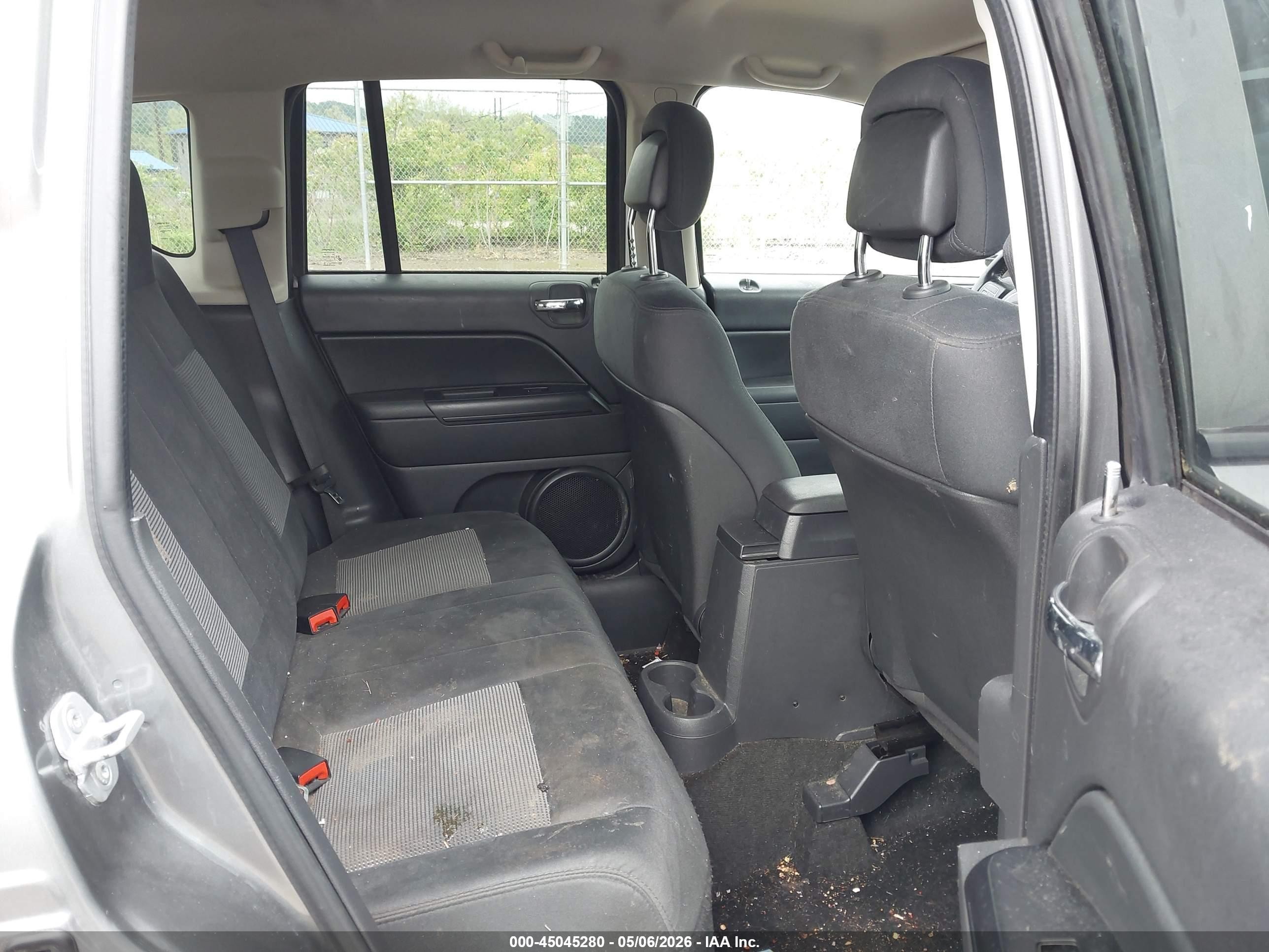 2013 Jeep Compass Latitude Серебряный vin: 1C4NJDEB0DD221987