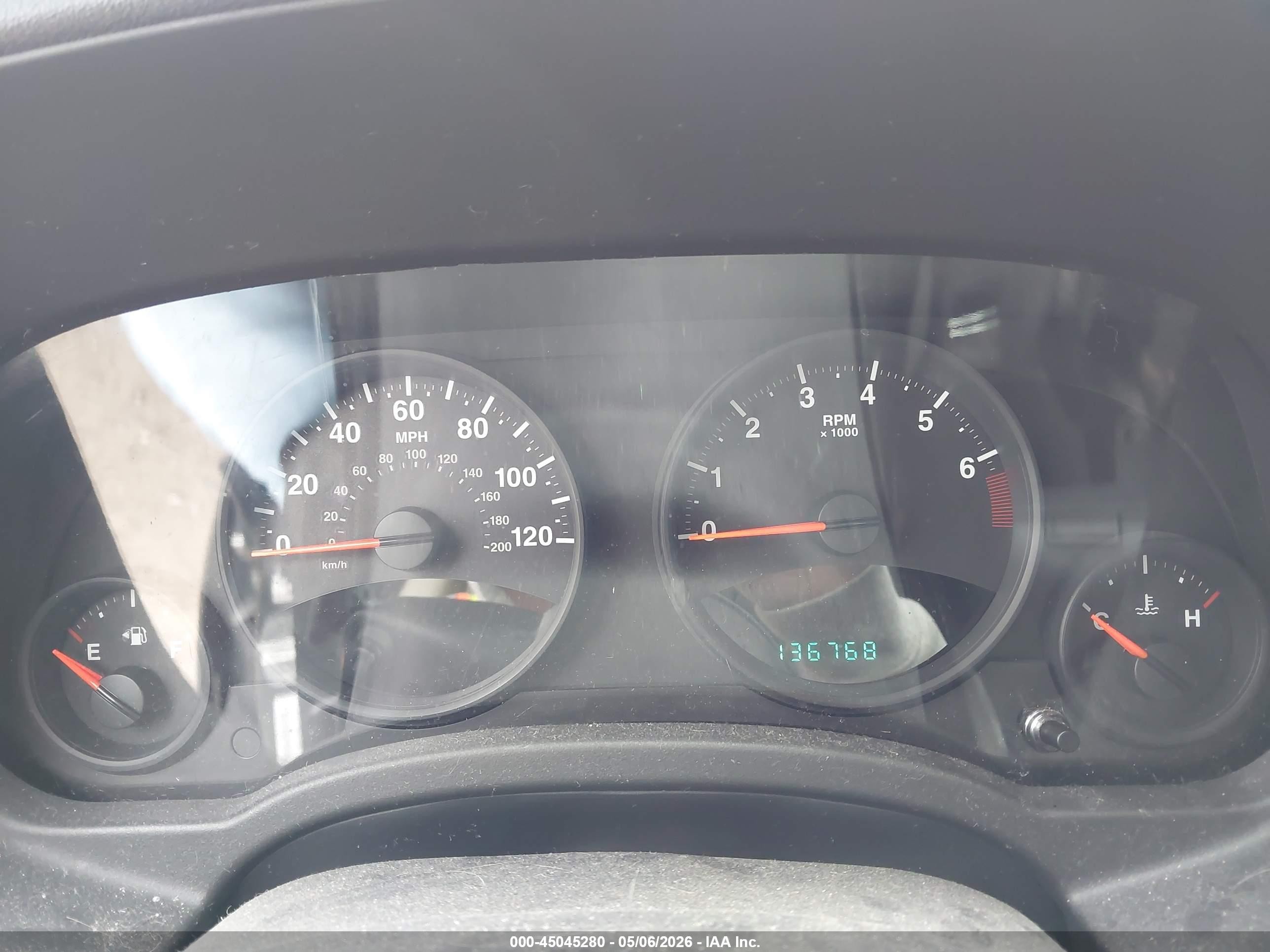 2013 Jeep Compass Latitude Серебряный vin: 1C4NJDEB0DD221987