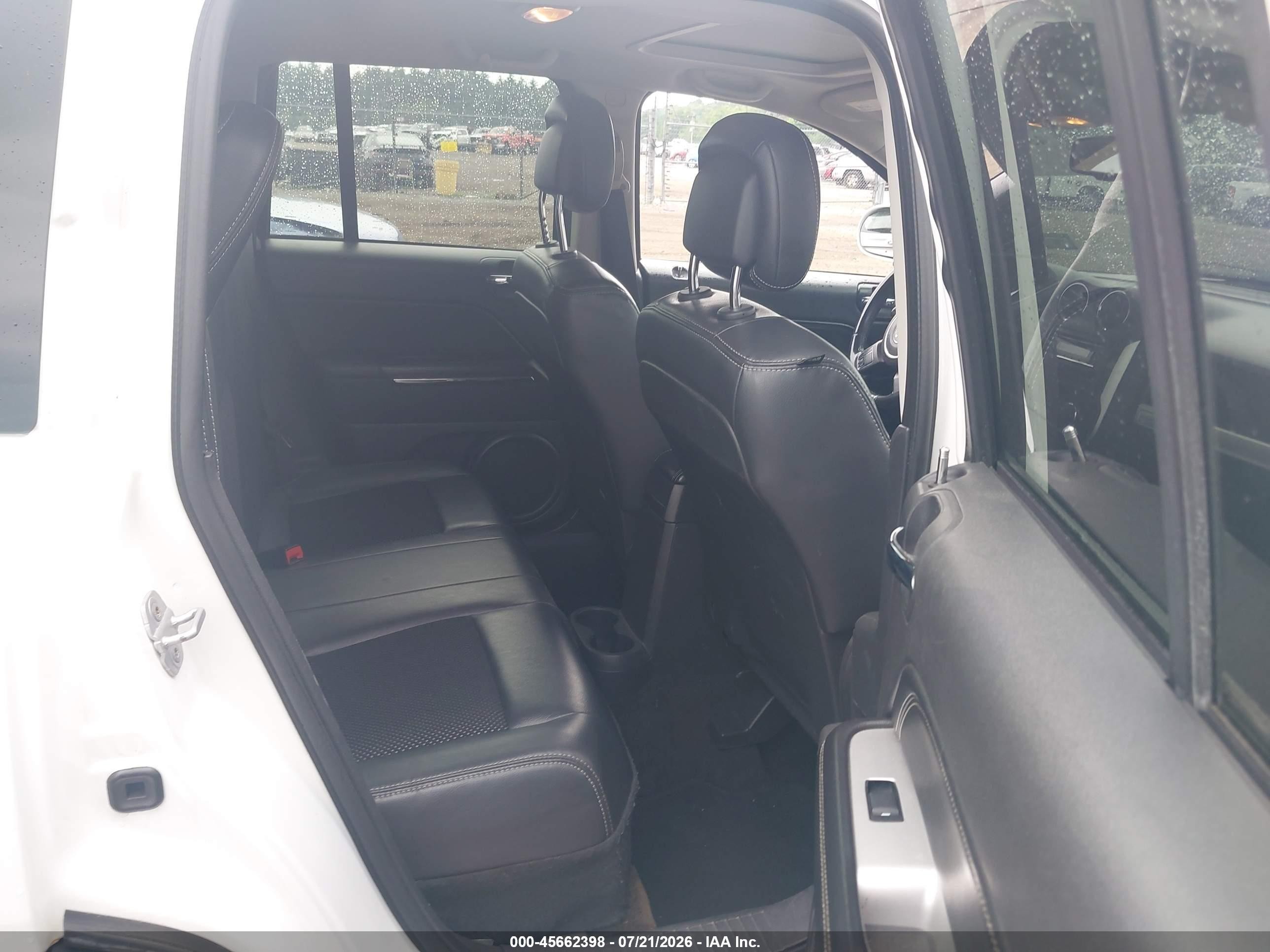2014 Jeep Compass Latitude Белый vin: 1C4NJDEB0ED603261