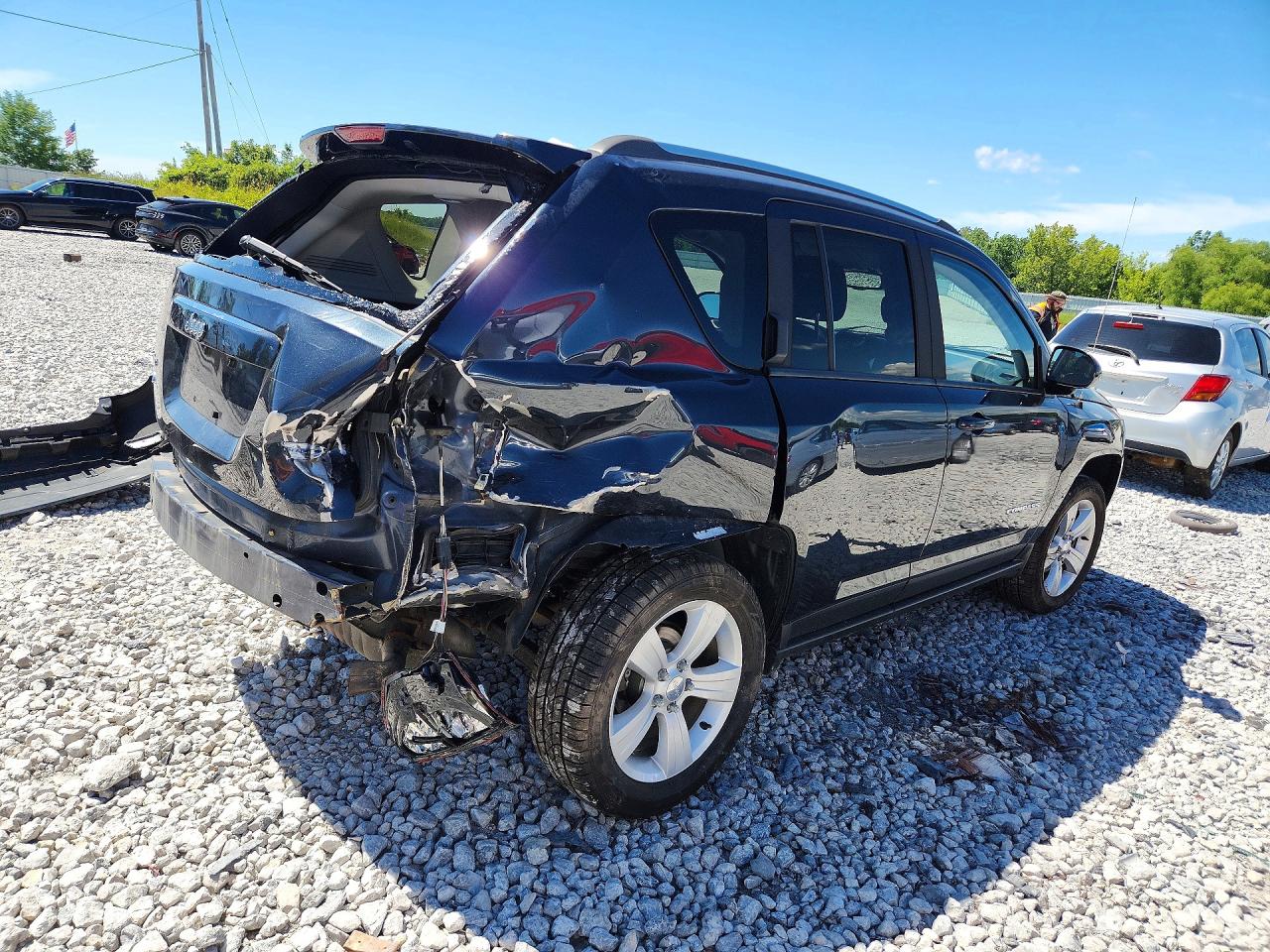 2015 Jeep Compass Latitude Blue vin: 1C4NJDEB0FD218073
