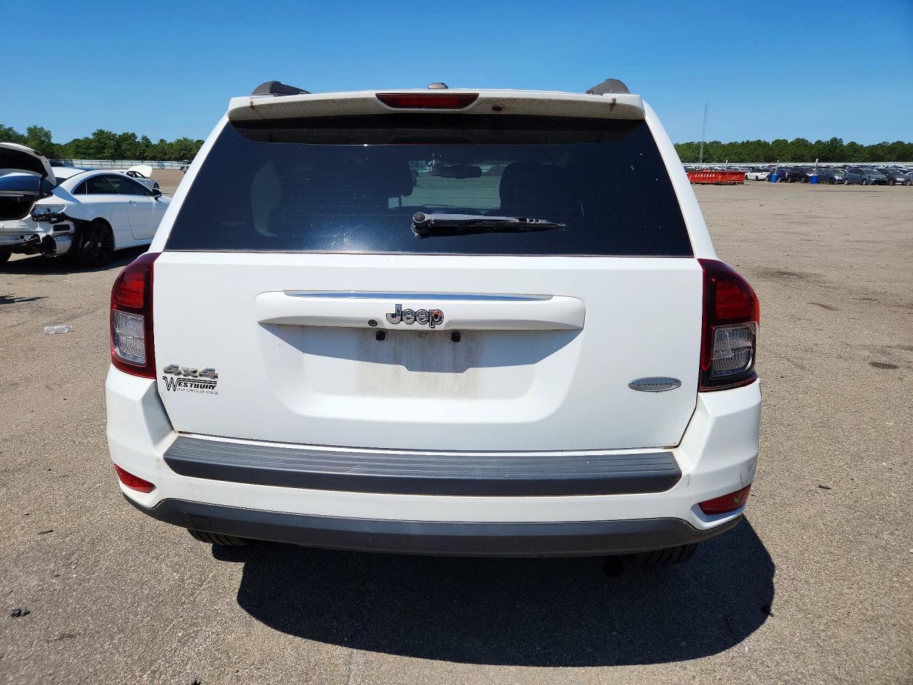 2016 Jeep Compass Latitude White vin: 1C4NJDEB0GD542240