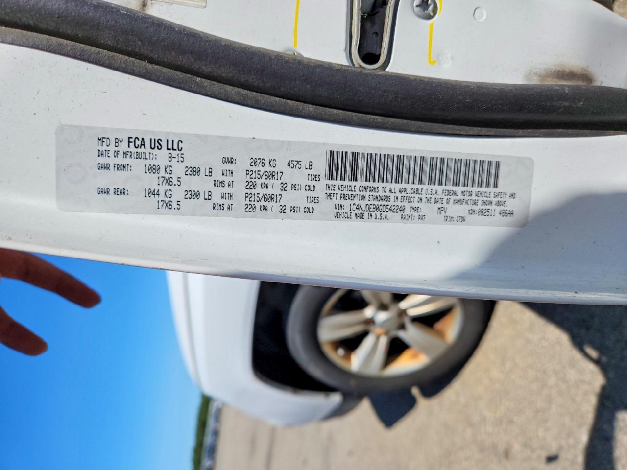 2016 Jeep Compass Latitude White vin: 1C4NJDEB0GD542240
