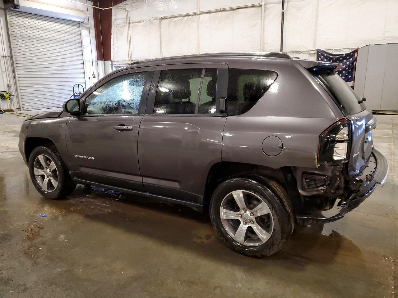 2016 Jeep Compass Latitude Gray vin: 1C4NJDEB0GD697760