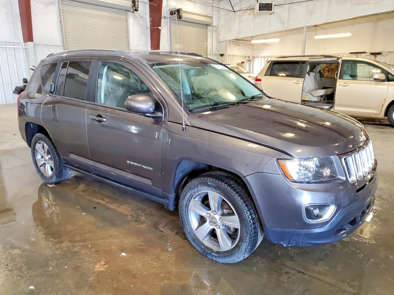 2016 Jeep Compass Latitude Gray vin: 1C4NJDEB0GD697760