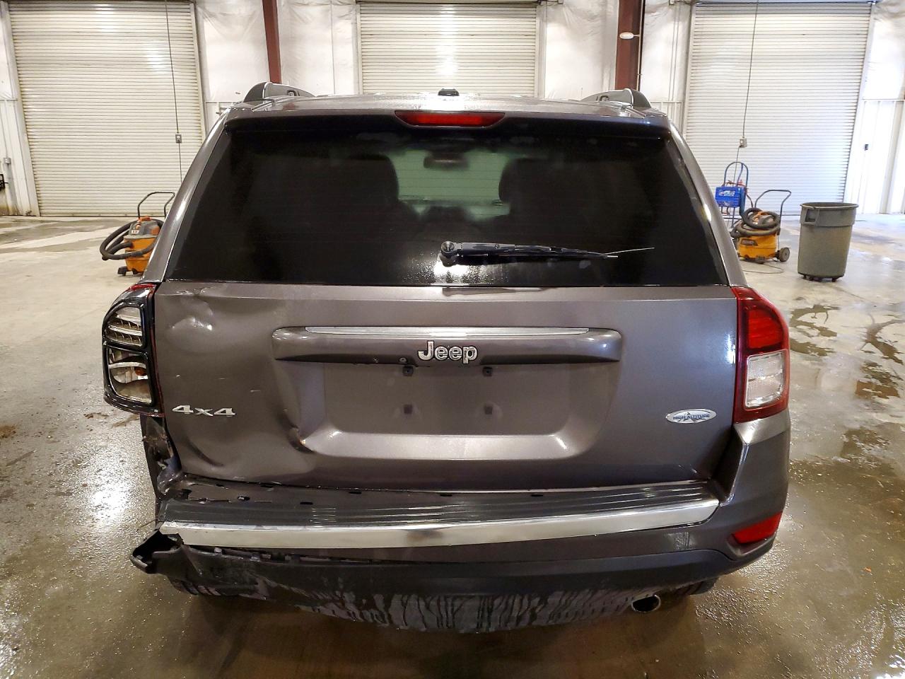 2016 Jeep Compass Latitude Gray vin: 1C4NJDEB0GD697760