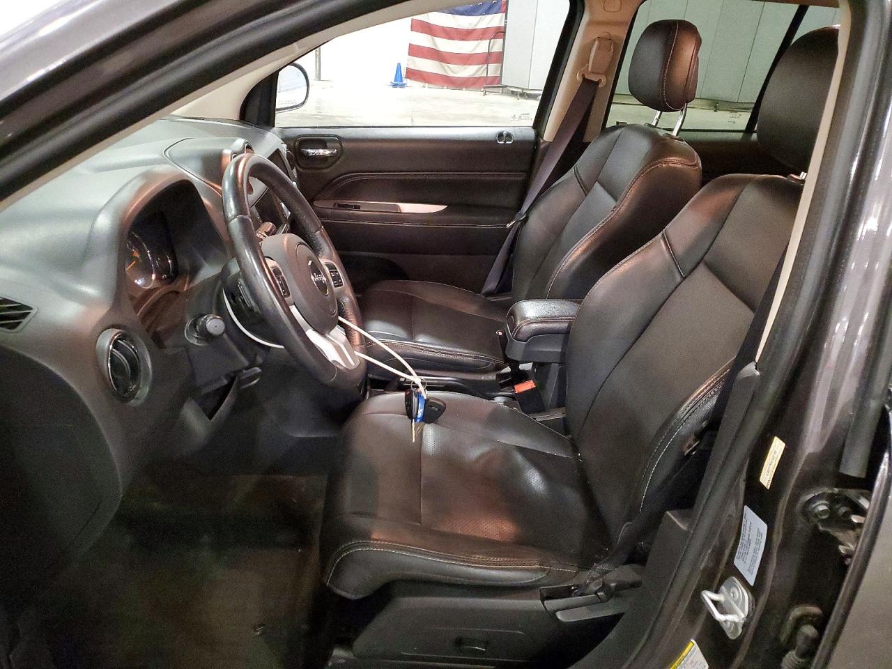 2016 Jeep Compass Latitude Gray vin: 1C4NJDEB0GD697760