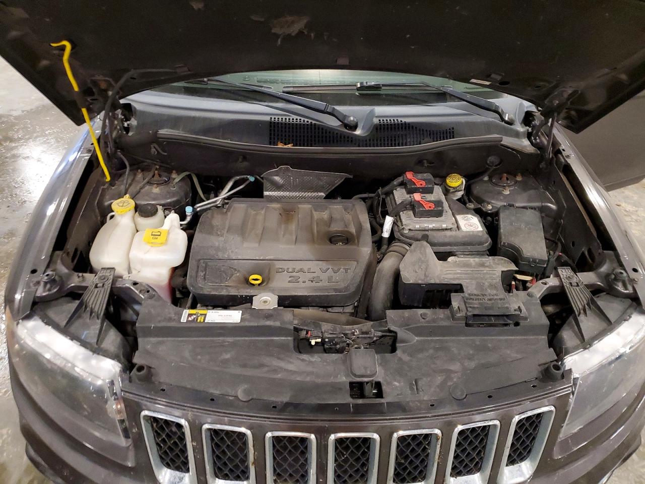 2016 Jeep Compass Latitude Gray vin: 1C4NJDEB0GD697760