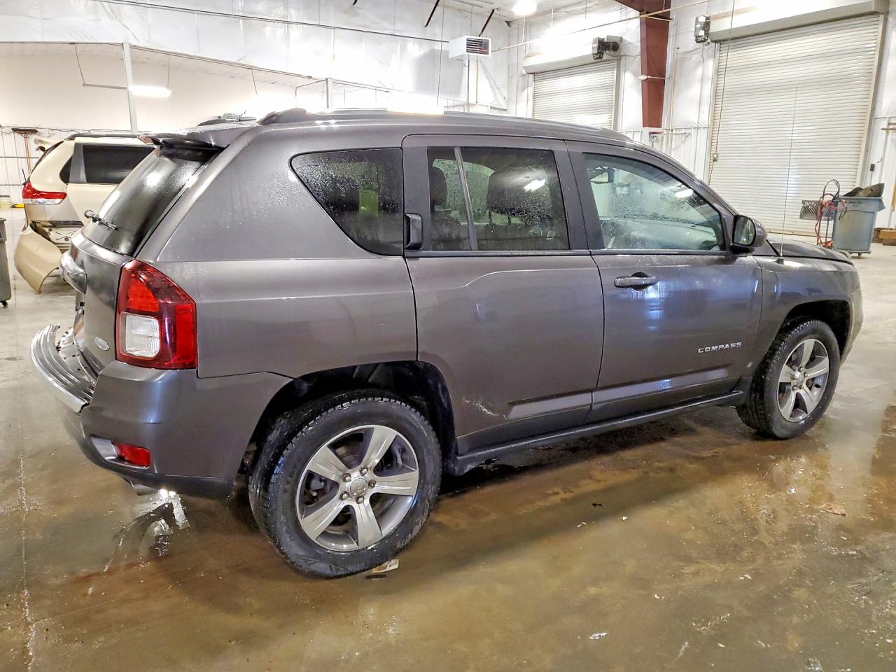 2016 Jeep Compass Latitude Gray vin: 1C4NJDEB0GD697760