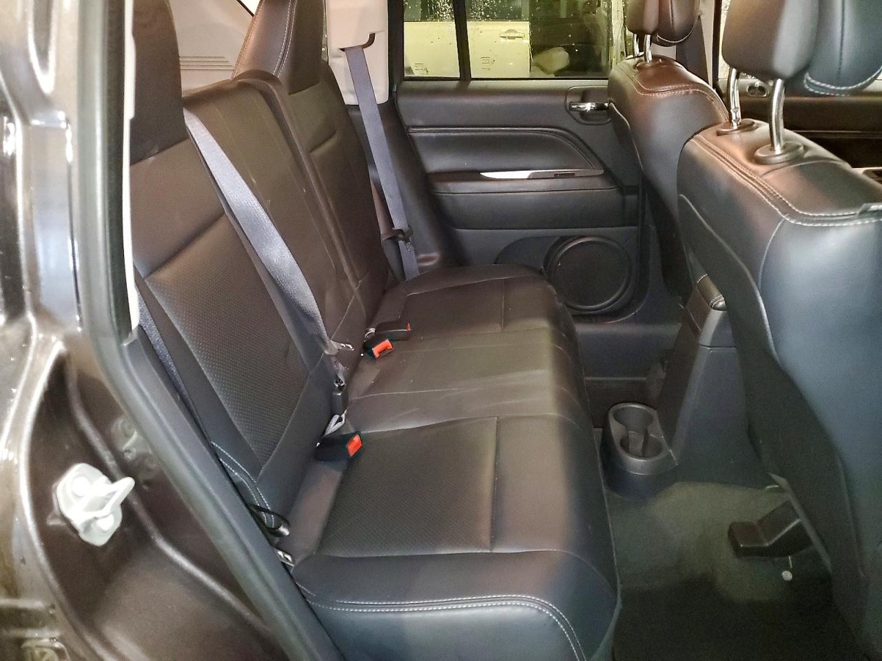 2016 Jeep Compass Latitude Gray vin: 1C4NJDEB0GD697760