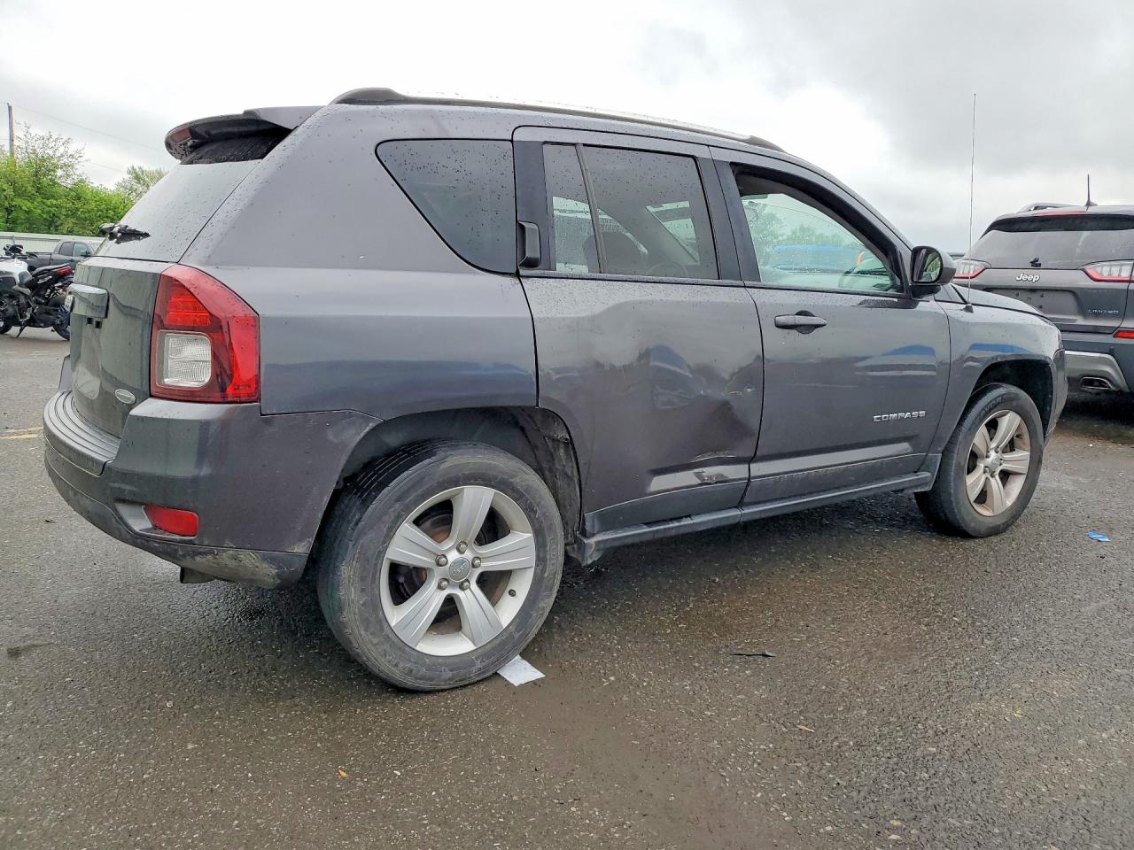 2014 Jeep Compass Latitude Gray vin: 1C4NJDEB1ED846898