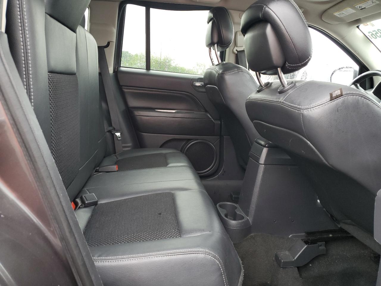 2014 Jeep Compass Latitude Gray vin: 1C4NJDEB1ED846898