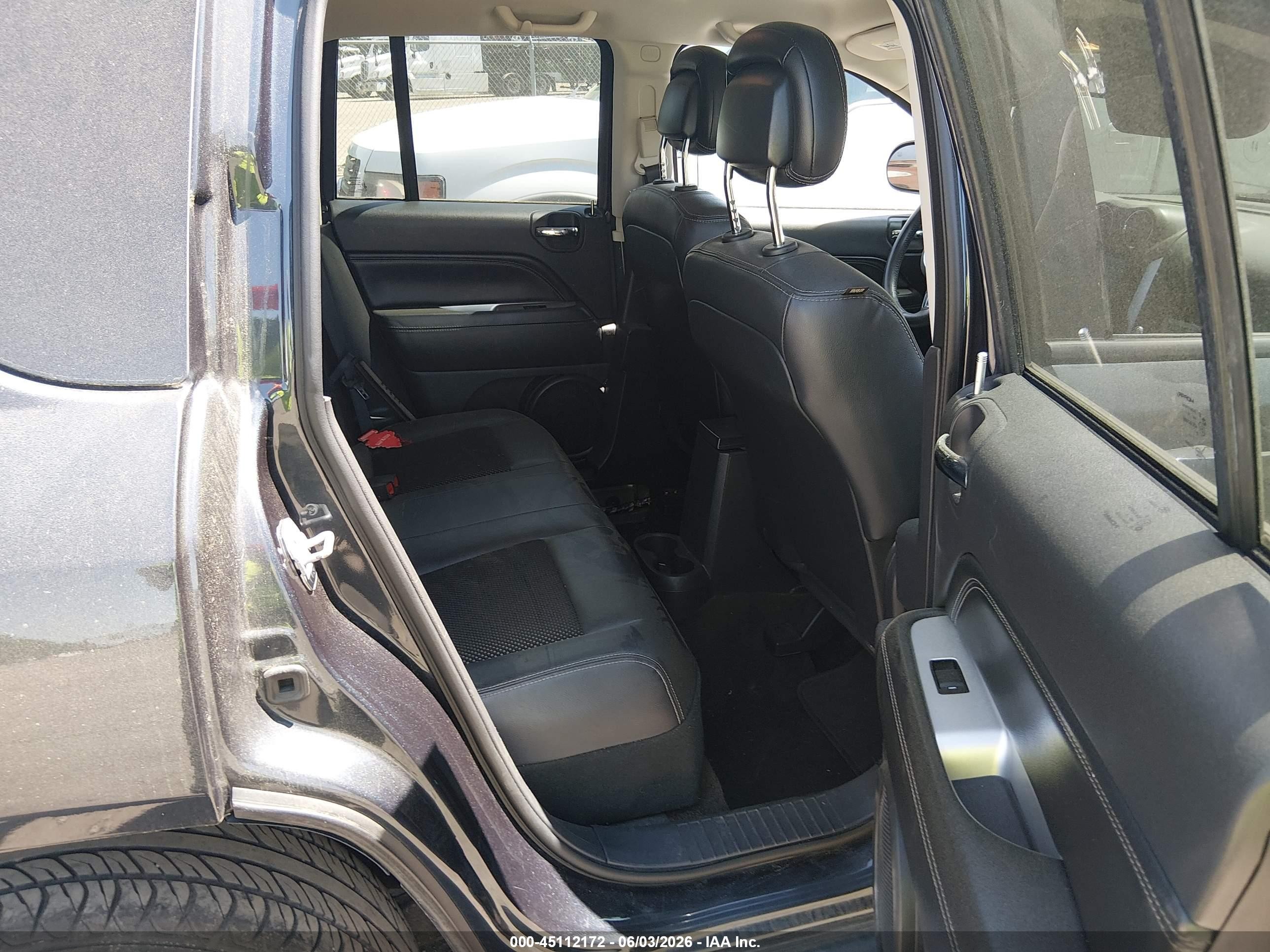 2014 Jeep Compass Latitude Gray vin: 1C4NJDEB1ED891890