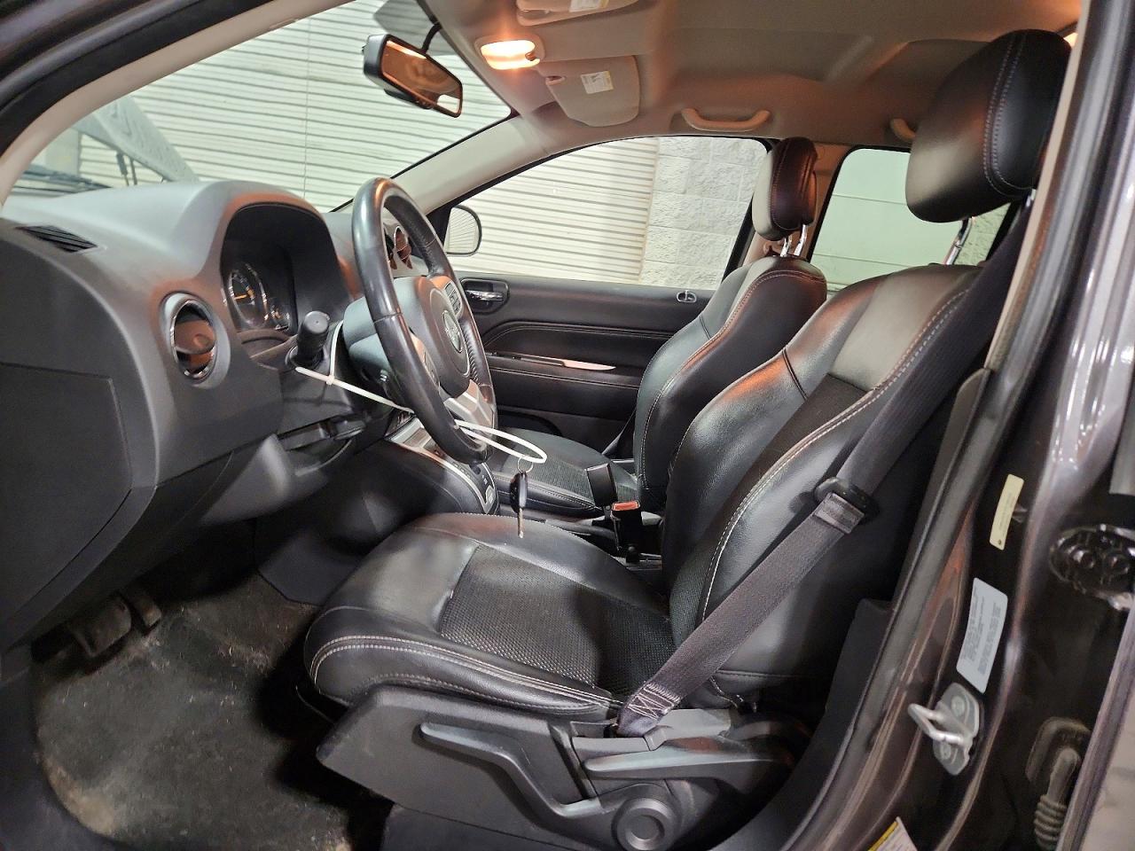 2015 Jeep Compass Latitude Gray vin: 1C4NJDEB1FD152293