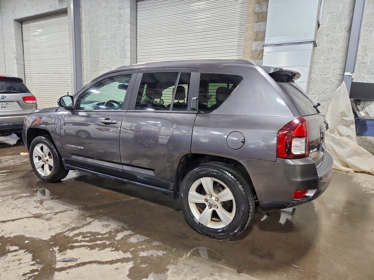 2015 Jeep Compass Latitude Gray vin: 1C4NJDEB1FD152293