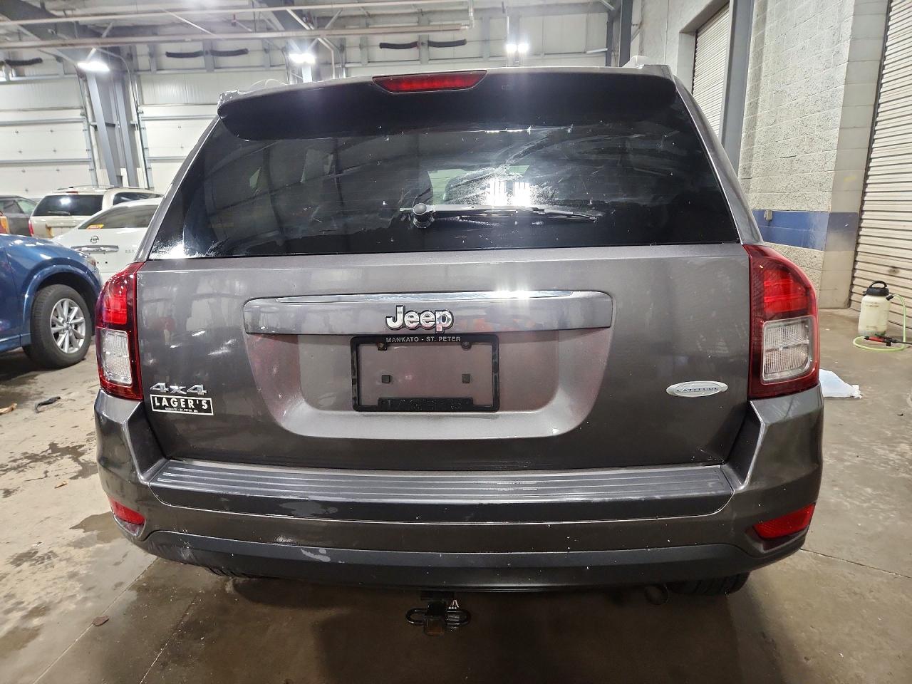 2015 Jeep Compass Latitude Gray vin: 1C4NJDEB1FD152293