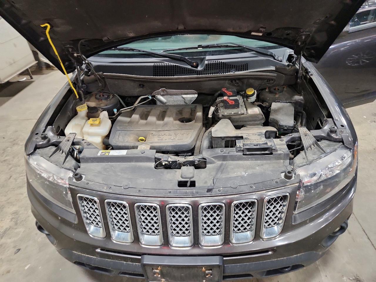 2015 Jeep Compass Latitude Gray vin: 1C4NJDEB1FD152293