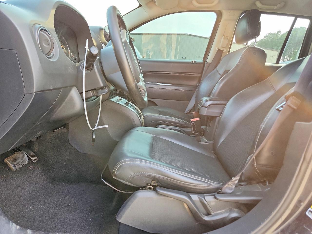 2015 Jeep Compass Latitude Charcoal vin: 1C4NJDEB1FD169465
