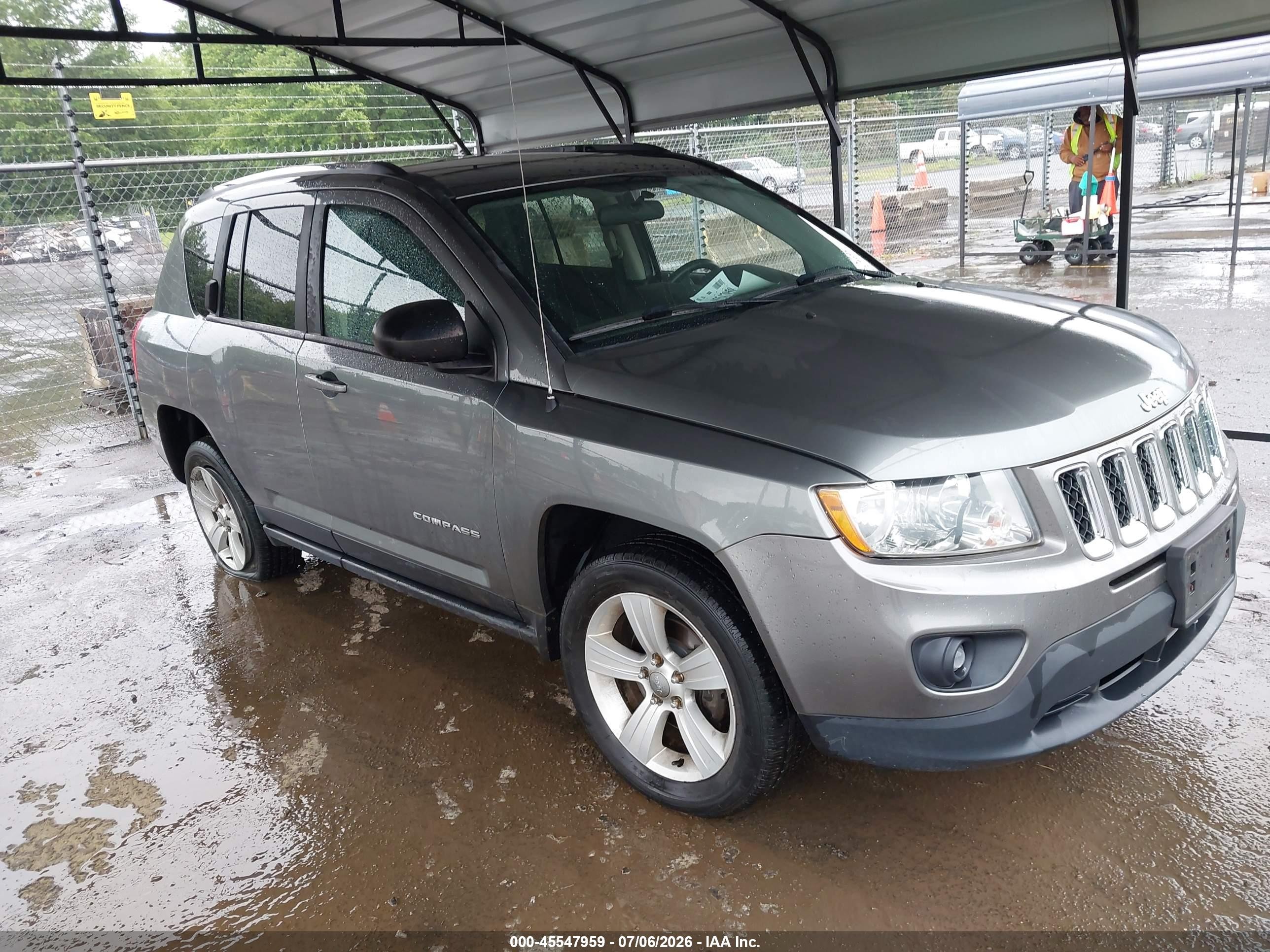 2013 Jeep Compass Latitude Gray vin: 1C4NJDEB2DD237138