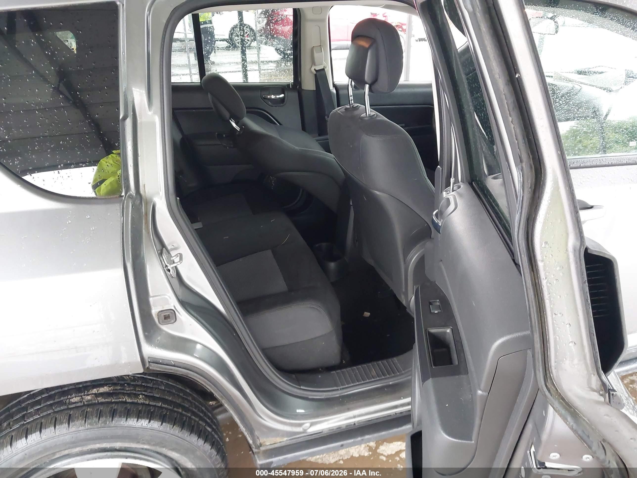 2013 Jeep Compass Latitude Gray vin: 1C4NJDEB2DD237138