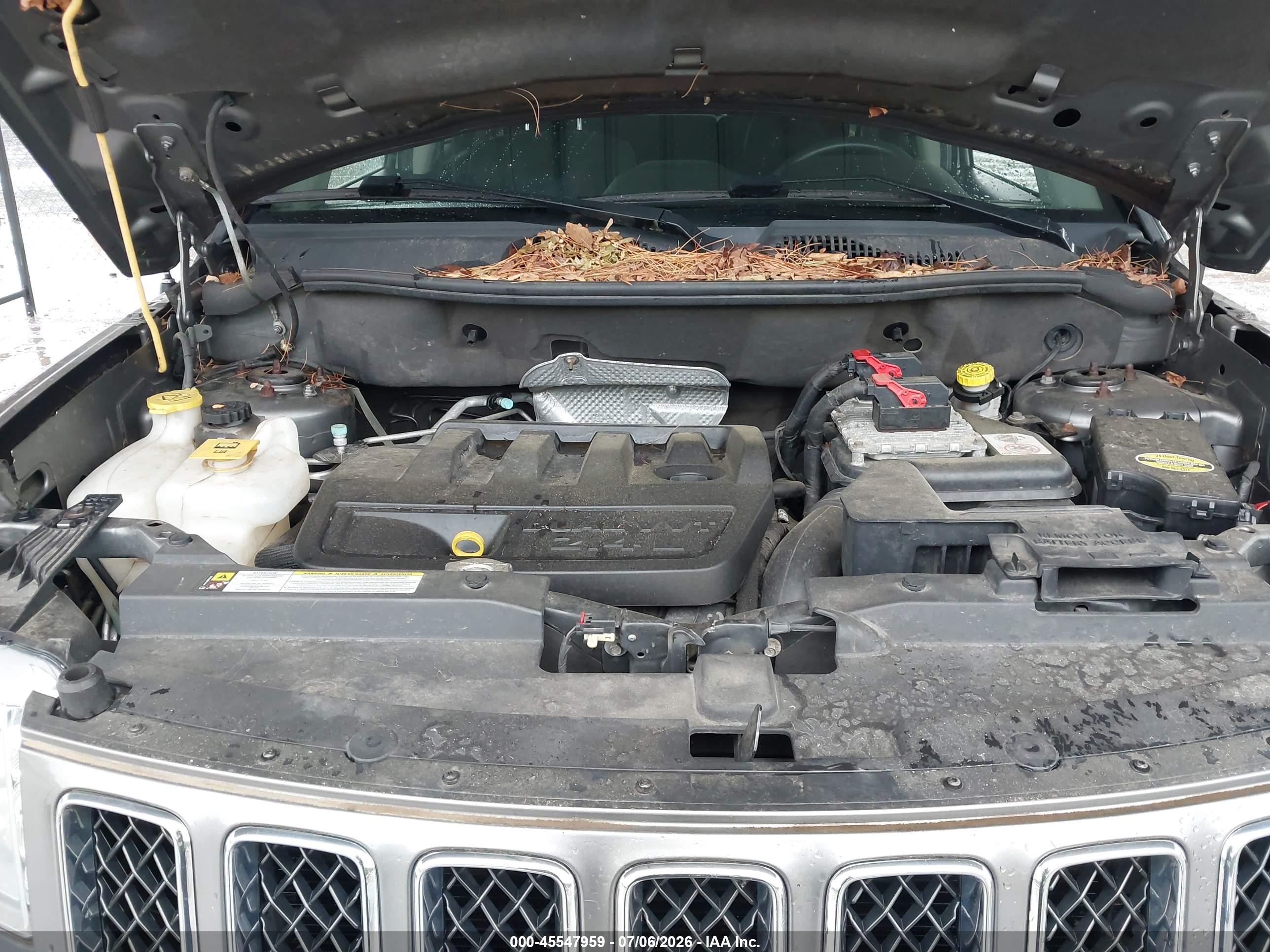 2013 Jeep Compass Latitude Gray vin: 1C4NJDEB2DD237138